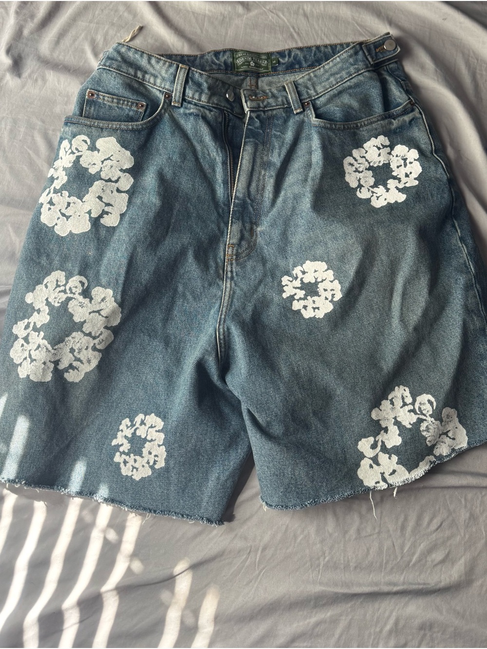 Men's Blue Denim Jean Shorts with White Floral Rings - Picture 1 of 2
